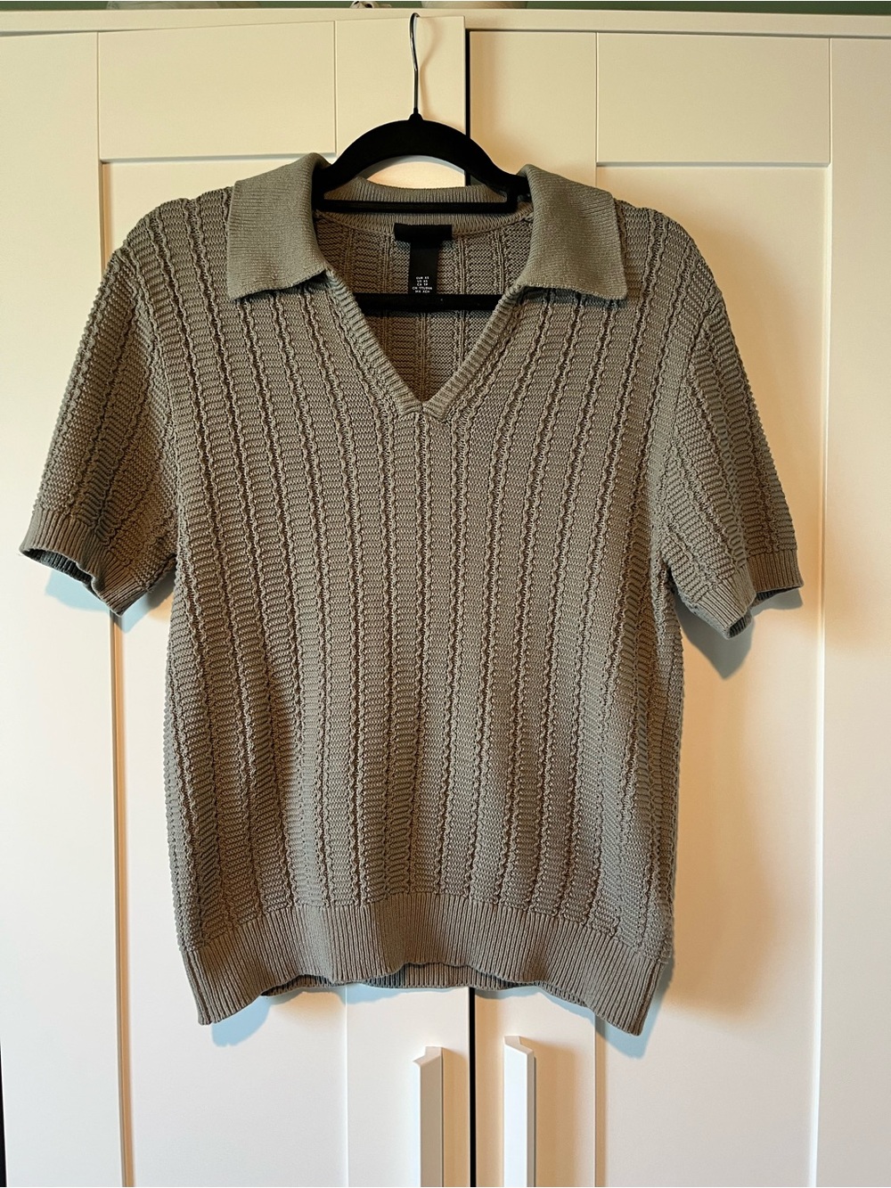 H&M Men's V-Neck Short-Sleeve Knit Sweater